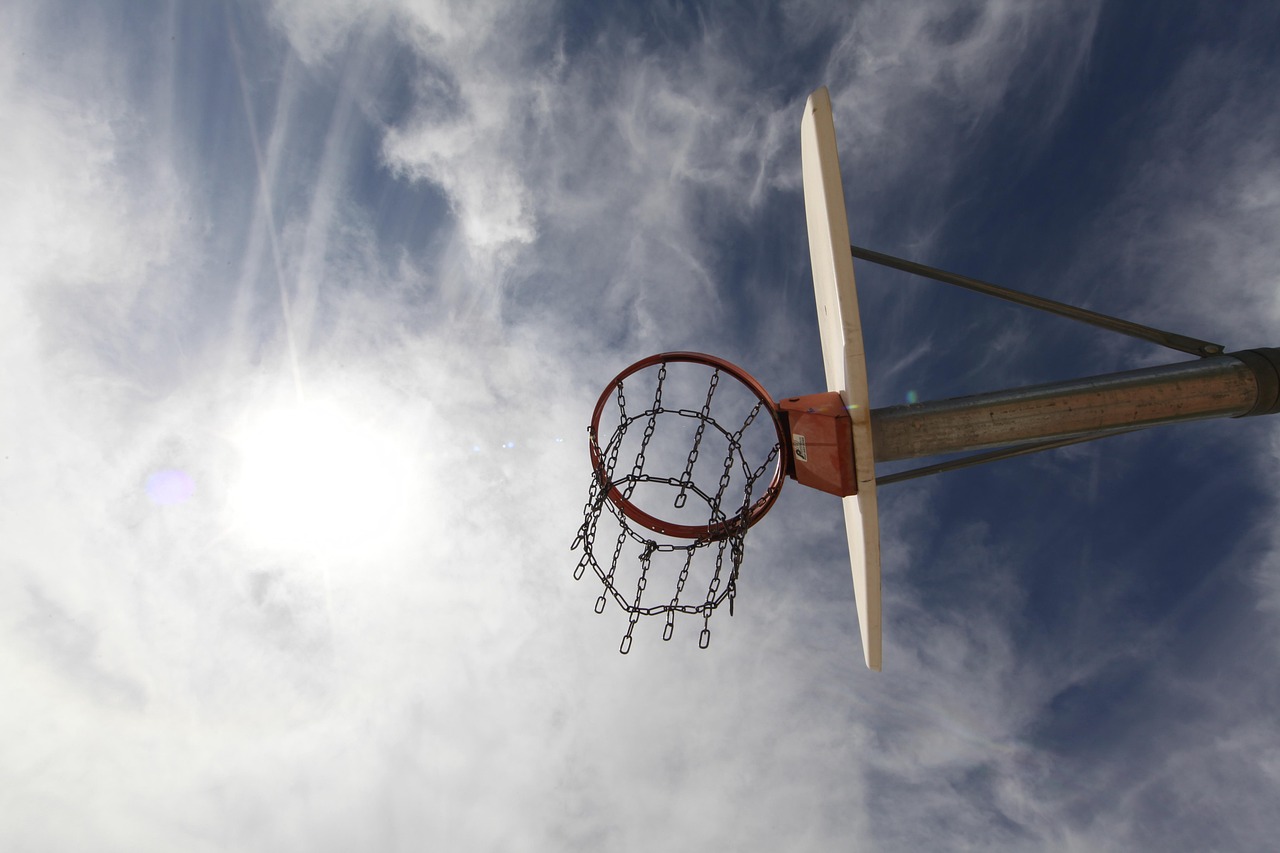 今日NBA篮球盛宴，热血激情的篮球比赛直播