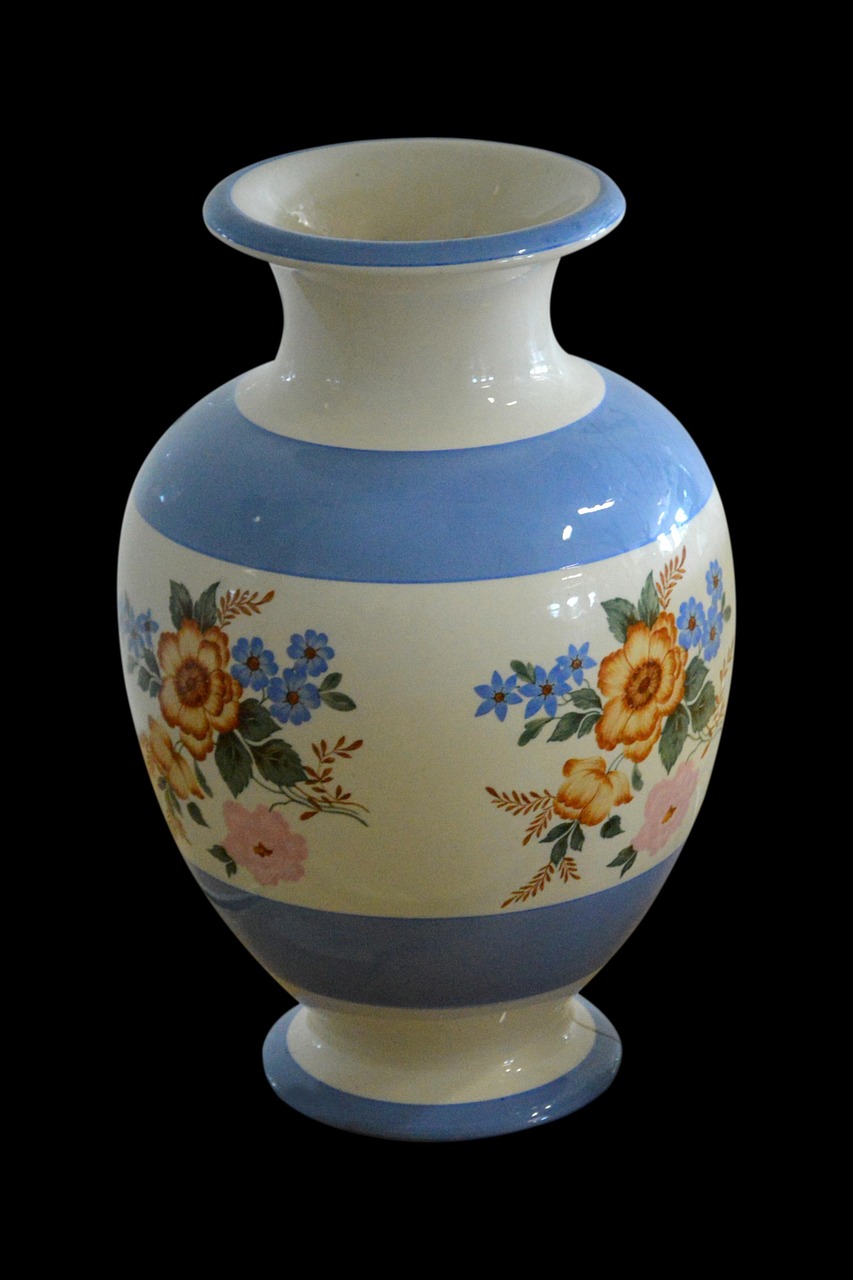 国花瓷西凤酒30年，历史品味与价格探寻