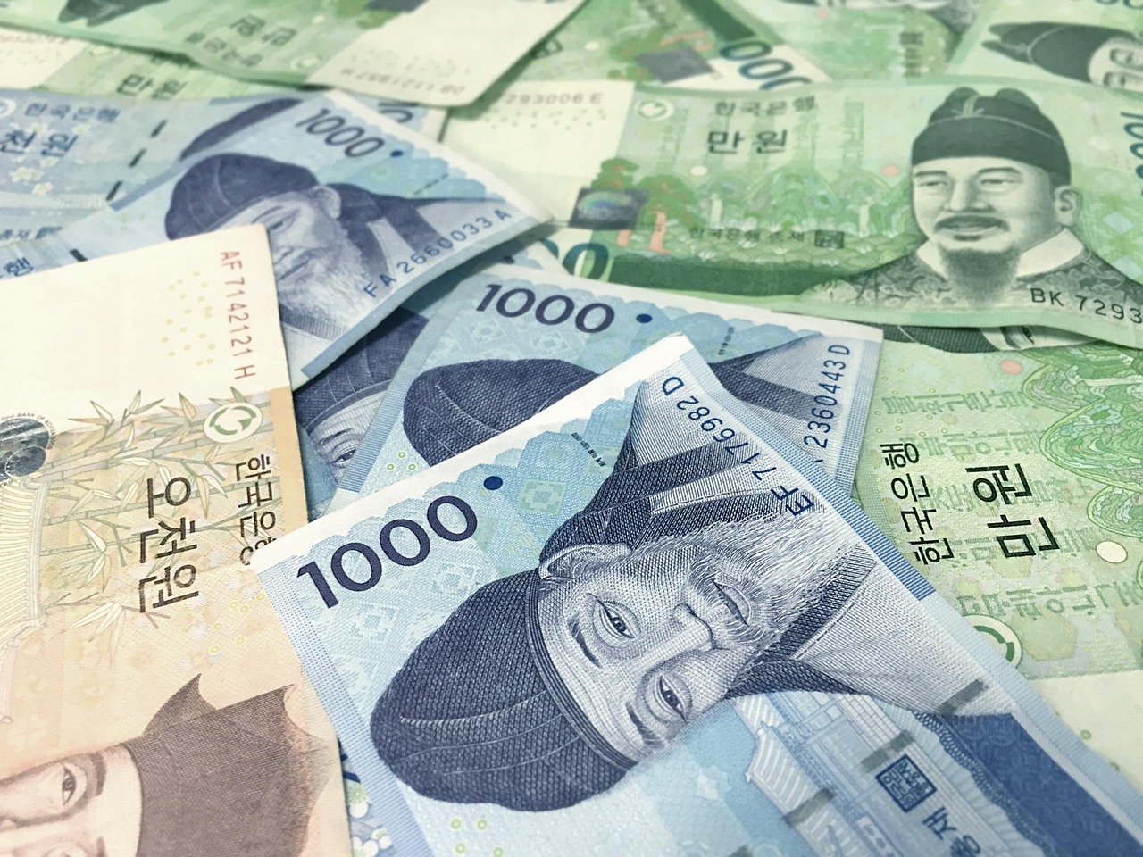 韩国演员收入现状、影响因素及趋势分析
