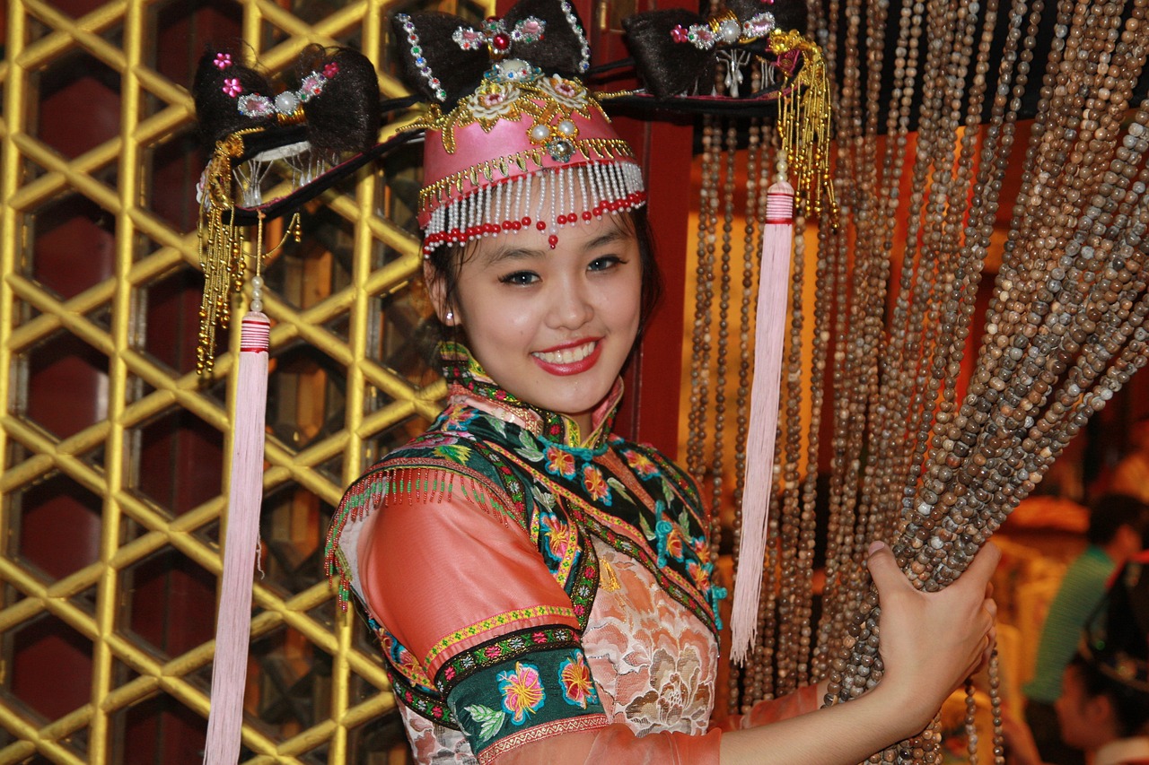 古代宫廷中的特殊角色，东厂太监与演员的表演艺术探究