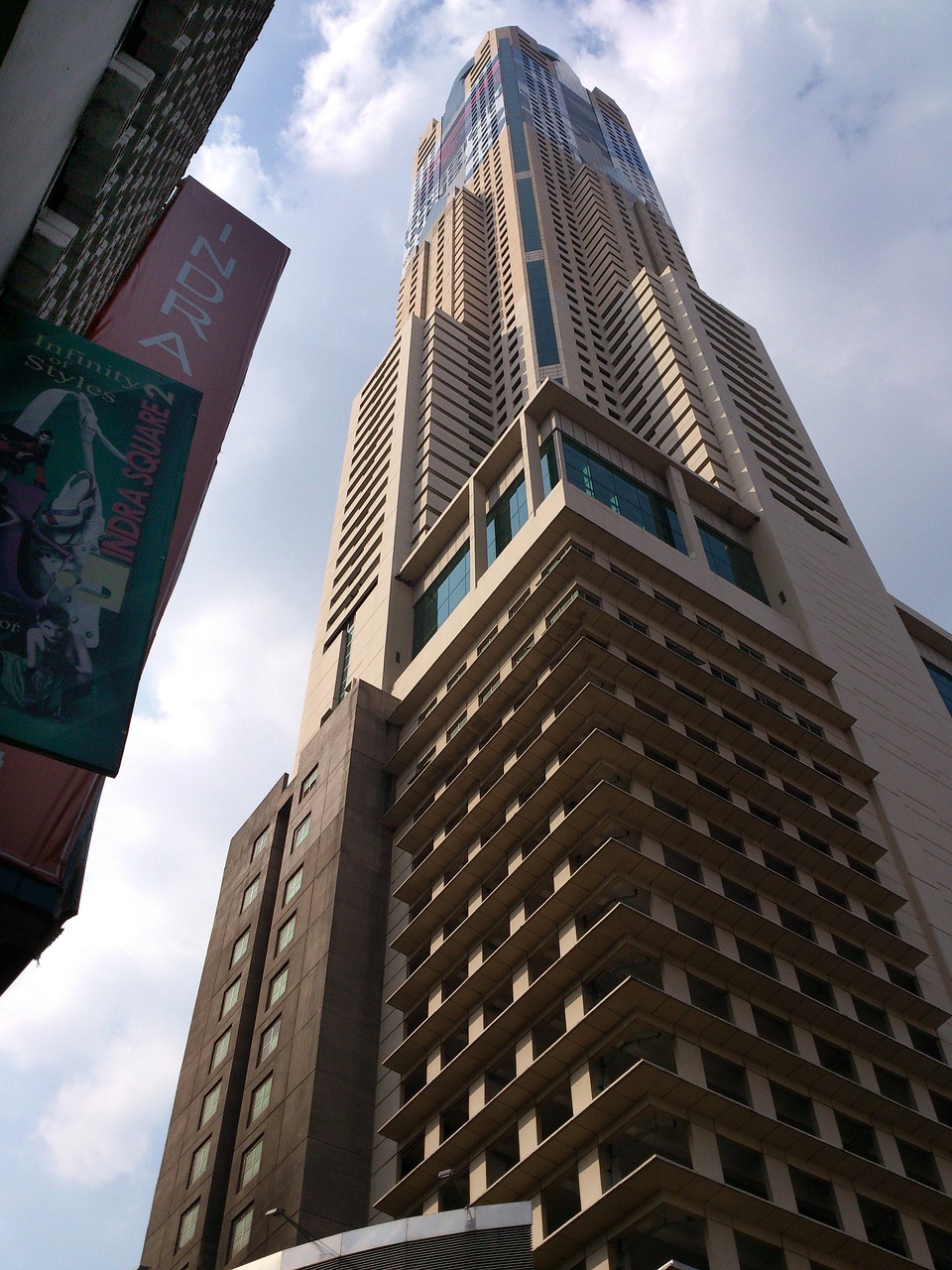 武汉绿地中心建设进展，城市发展的强劲脉搏持续跳动
